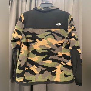 North face camouflage jacket size large